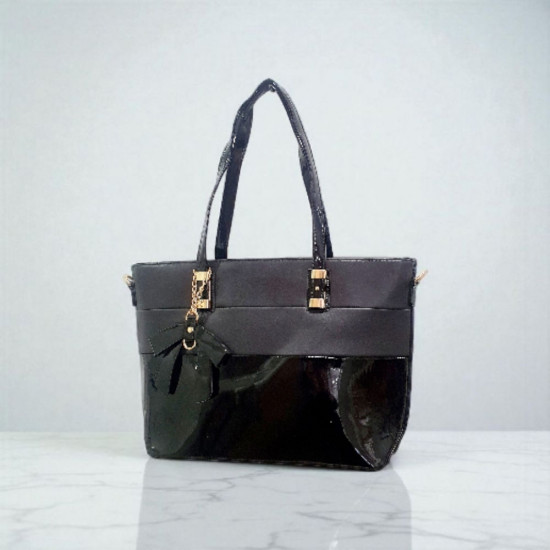 Τσάντα ώμου μαύρη από δέρμα και λουστρίνι