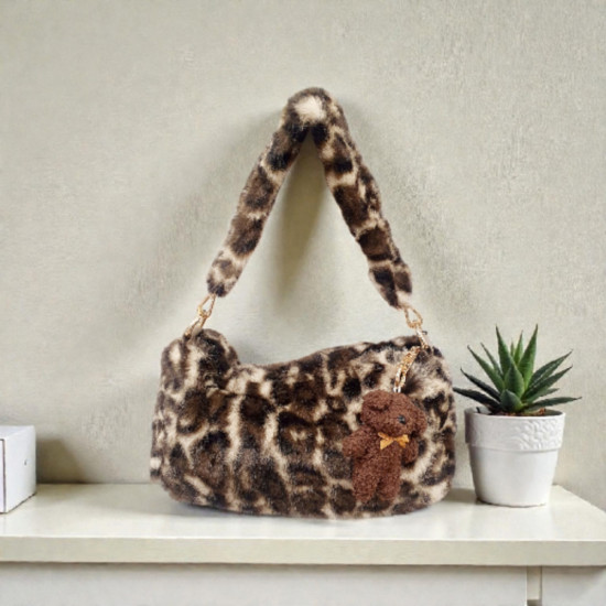 Τσάντα ώμου γούνα animal print με φερμουάρ