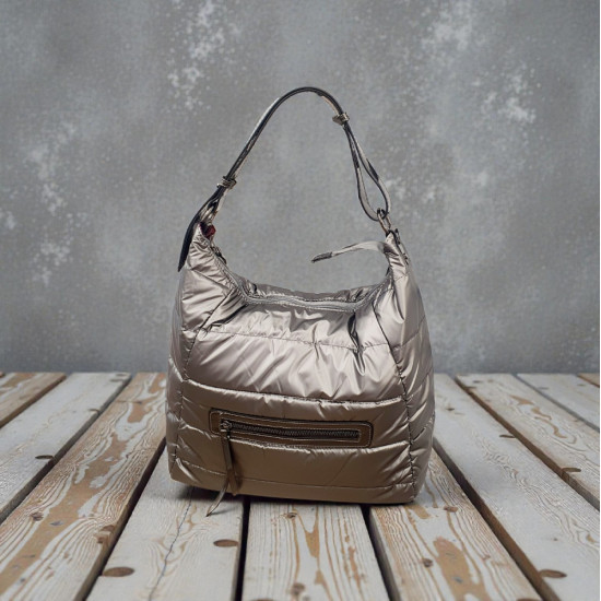 Τσάντα puffer ώμου σε γκρι χρώμα  με έξτρα λουράκι για πιο μακριά με φερμουάρ 