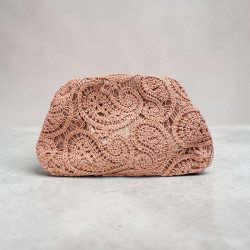 Τσάντα clutch με δαντέλα σε χρώμα ροζ και με αλυσίδα 