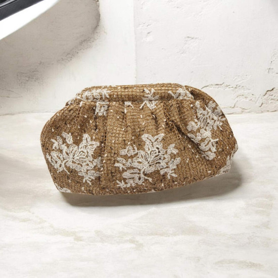 Τσάντα clutch ιδιαίτερη με ψάθα και δαντέλα σε μπεζ χρώμα 