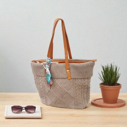 Τσάντα πλεκτή χειροποίητη σε μπεζ με φερμουάρ και θήκες