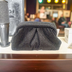 Τσαντάκι σε μαύρο με γκλίτερ και αλυσιδάκι 