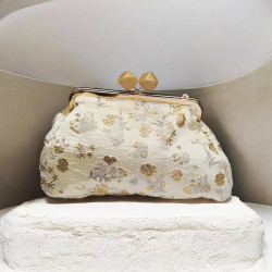 Τσάντα clutch μπεζ  με μοτίφ χρυσό