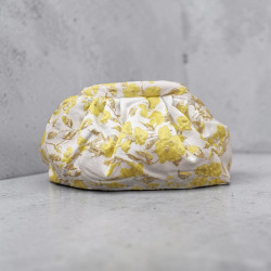 Τσάντα clutch με κέντημα σε χρώμα μπεζ βάση με κίτρινο χρυσό ντεσέν