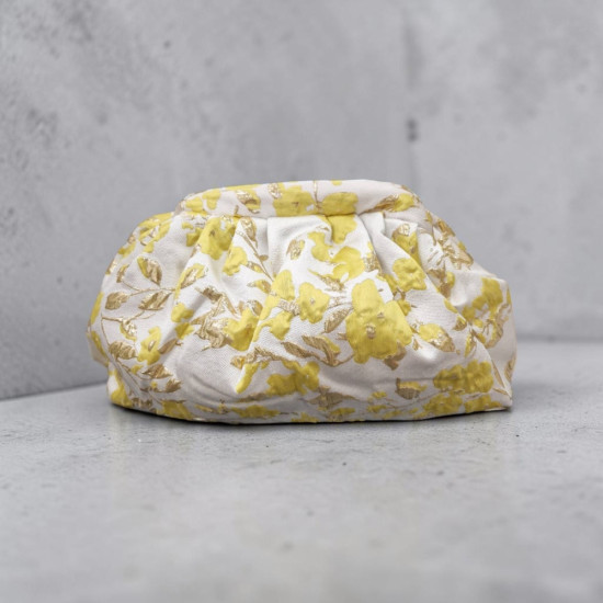 Τσάντα clutch με κέντημα σε χρώμα μπεζ βάση με κίτρινο χρυσό ντεσέν