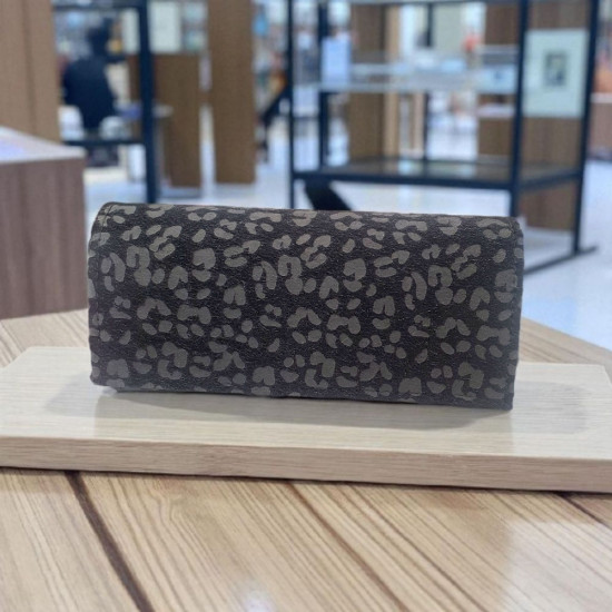 Τσαντάκι φάκελος λεοπάρ μαύρο χρώμα με αλυσιδάκι