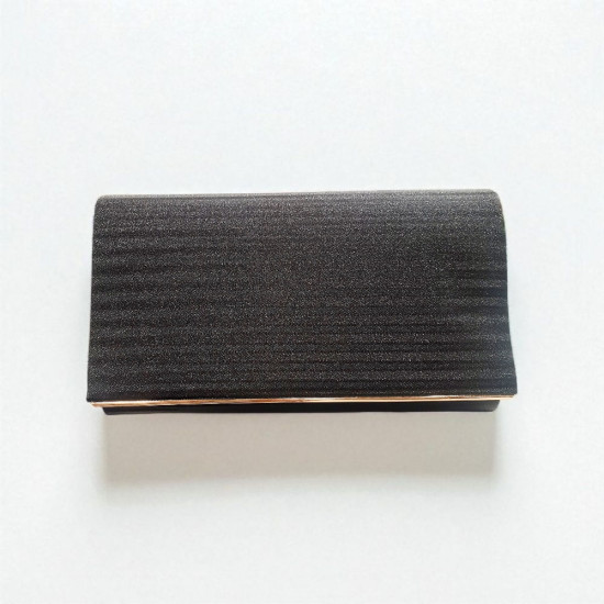 Τσαντάκι φάκελος μαύρος από ύφασμα με διακριτική χρυσή λεπτομέρεια και αλυσιδάκι 