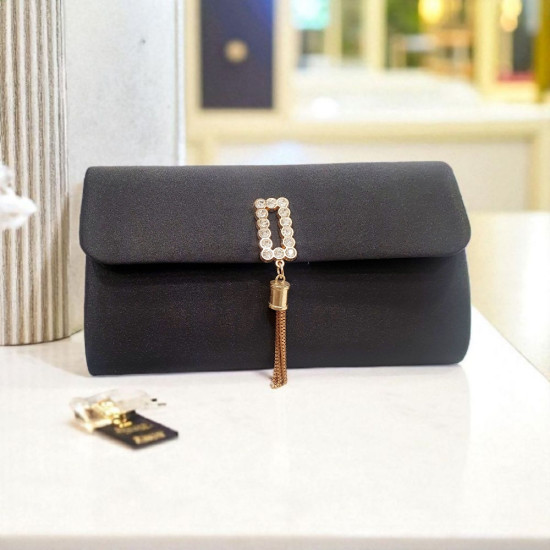 Τσαντάκι φάκελος μαύρο σατέν με λεπτομέρεια χρυσή και αλυσιδάκι