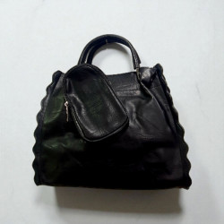 Τσάντα ώμου μαύρη από δερματίνη