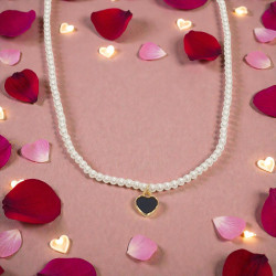 Diaxeirinis "Be My Valentine" Κολιέ χειροποίητο με καρδούλα μαύρη και πέρλες με χρυσές λεπτομέρειες 