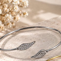Βραχιόλι Χειροπέδα με φτερά με καρφωτά ζιργκόν από ατσάλι σε ασημένιο χρώμα 