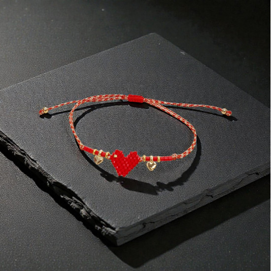 Βραχιόλι καρδιά mukuki κόκκινη με λεπτομέρειες χρυσές και με αυξομείωση στο κούμπωμα 
