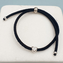 Βραχιόλι καρδιά ball δύο όψεων σε ασημένιο χρώμα με κορδόνι σε χρώμα μαύρο με αυξομείωση στο κούμπωμα 