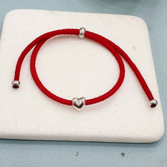 Βραχιόλι καρδιά ball δύο όψεων σε ασημένιο χρώμα με κορδόνι σε χρώμα κόκκινο με αυξομείωση στο κούμπωμα 