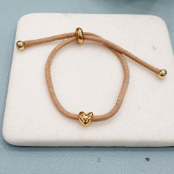 Βραχιόλι καρδιά ball δύο όψεων σε χρυσό χρώμα με κορδόνι σε χρώμα μπεζ με αυξομείωση στο κούμπωμα 