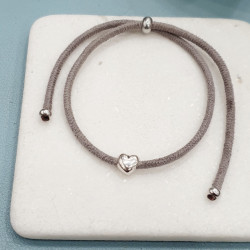 Βραχιόλι καρδιά ball δύο όψεων σε ασημένιο χρώμα με κορδόνι σε χρώμα γκρι με αυξομείωση στο κούμπωμα 